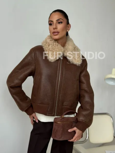 Короткая дубленка - женская - фото 10