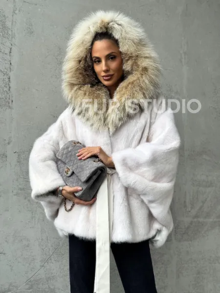 Светлая норковая шуба с капюшоном - фото 8