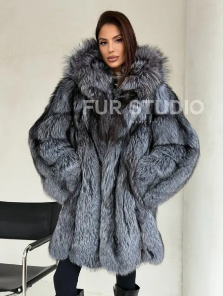 Шуба из натурального меха чернобурки с капюшоном - фото 8