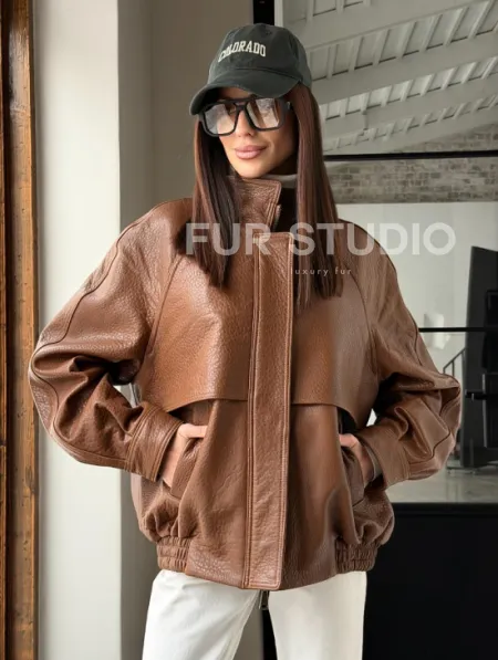Стильная кожаная куртка - фото 0