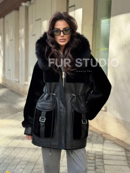 Черная дубленка с капюшоном - фото 9