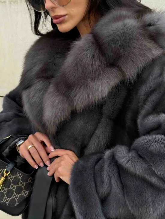 Длинная норковая шуба с капюшоном из меха куницы - цвет графит - фото 1
