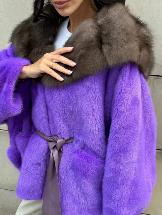 Шуба из норки Violet с капюшоном из меха куницы - фото 3