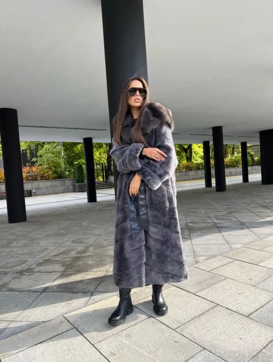 Шуба из аукционной норки с капюшоном куница цвет графит-хамелеон - фото 8