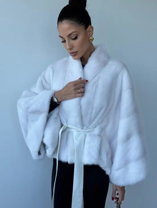Белоснежное меховое манто из аукционной норки, фасон - летучая мышь - фото 2