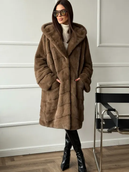 Шуба из меха премиальной плюшевой норки с капюшоном - фото 8