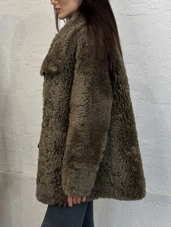 Дублёнка «Дафлкот» cредней длины из овчины Tigrado на застёжках - кожаные ремешки - фото 3