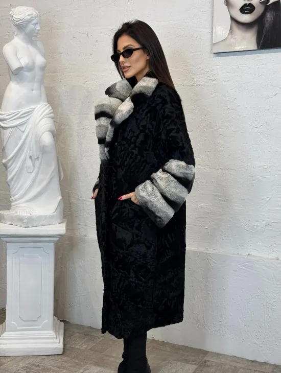 Шуба из меха афганского каракуля с отделкой из щипаной норки под шиншиллу - фото 9