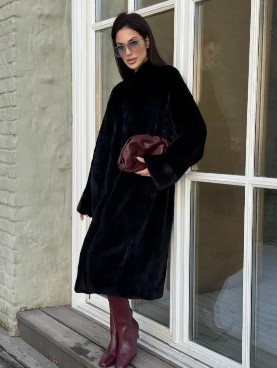 Элитная шуба из меха норки Luxury Fur Blackglama с V-образным воротником - фото 0