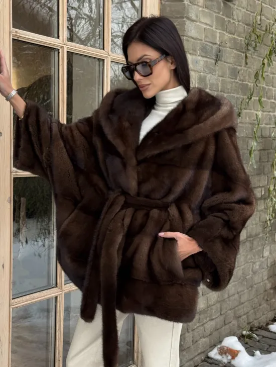 Полушубок из натурального меха норки Nafa mink в цвете соболь с капюшоном, фасон - летучая мышь - фото 0