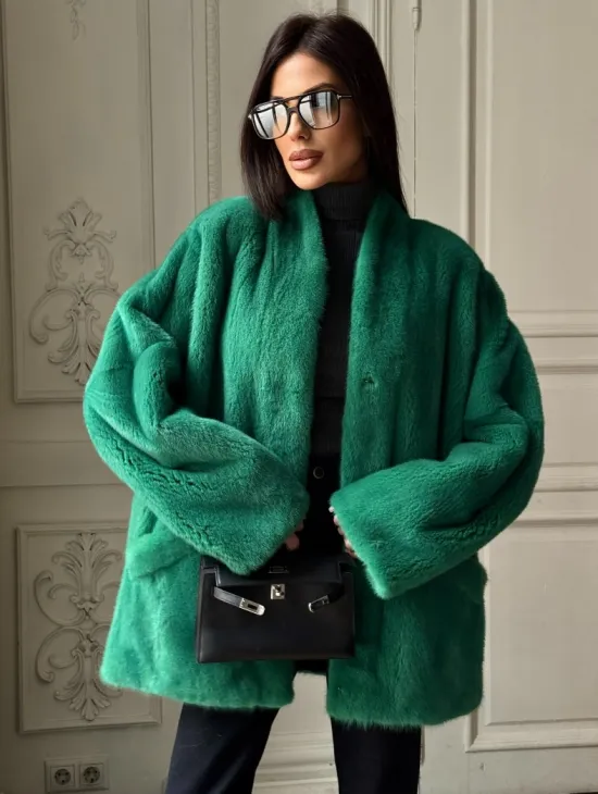 Изумрудный норковый полушубок с V-образным воротником - фото 0