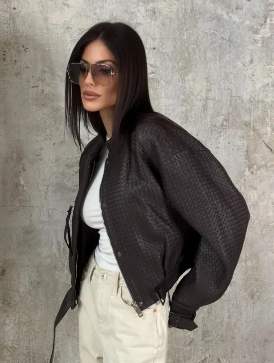 Женский бомбер из натуральной плетёной кожи - фото 7