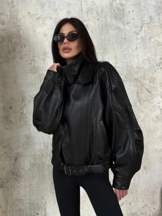 Черная бомбер-курточка «Оверсайз» из кожи Джумбо с двойным воротником и карманами - фото 11