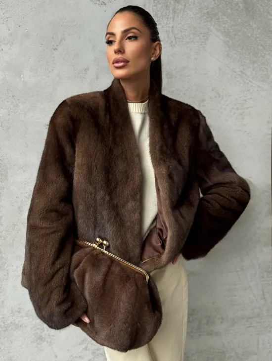 Меховой кроп - жакет из норки цвета соболь с V-образным воротником - фото 0