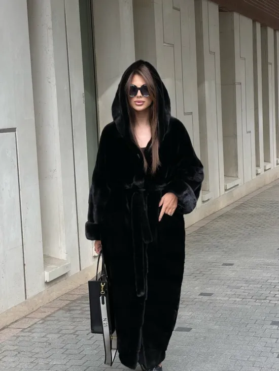 Шуба из норки Velvet с капюшоном в черном цвете - фото 6