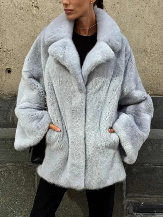 Элегантный полушубок из скандинавской норки небесно-голубого оттенка - фото 3