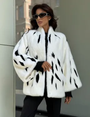 Белый норковый полушубок с рисунком - фото 0