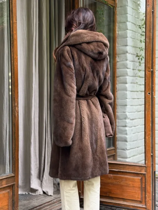 Норковая шуба с капюшоном - цвет орех - фото 7