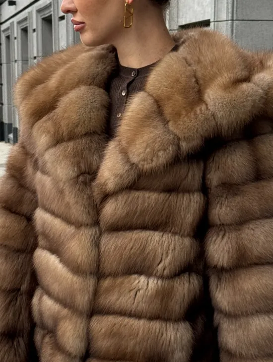 Шуба из натурального меха куницы с капюшоном - фото 2