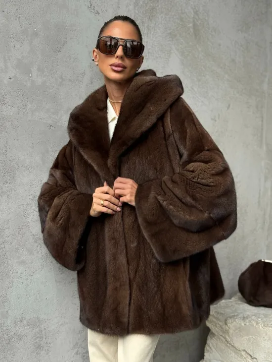 Норковый полушубок с капюшоном - цвет коричневый - фото 9