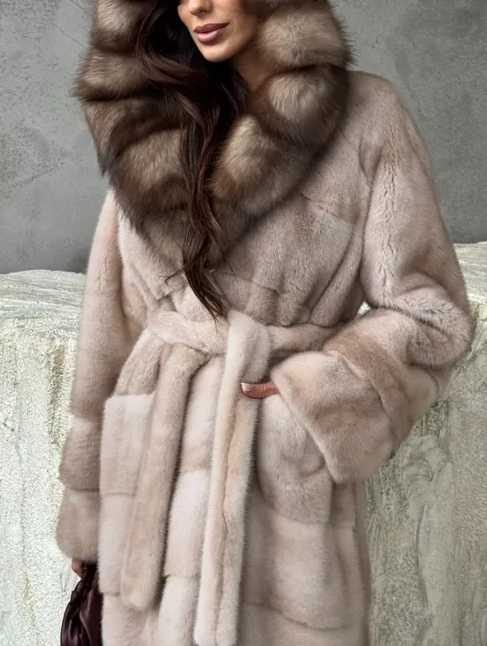 Норковая шуба с капюшоном из 