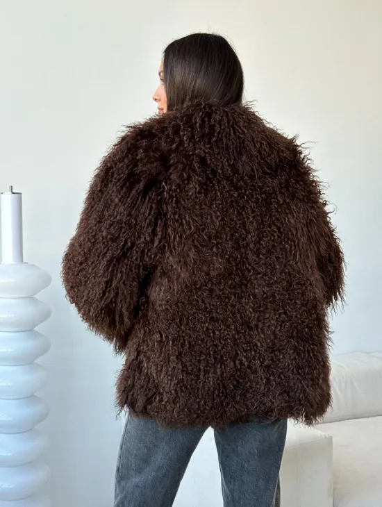 Коричневая шуба из ламы - фото 6