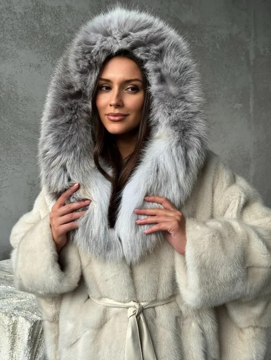 Светлая норковая шуба - летучка с капюшоном - фото 4