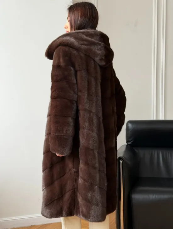 Коричневая норковая шуба с капюшоном - фото 6