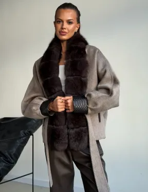 Пальто с мехом финского песца - фото 9