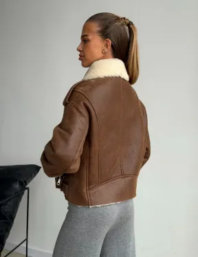 Короткая косуха-дубленка из овчины - фото 5