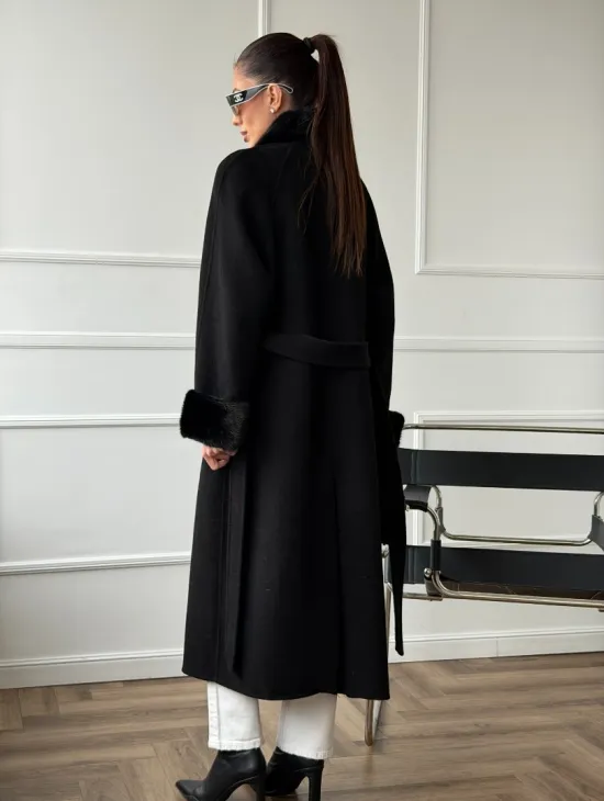 Черное пальто с мехом норки - фото 9