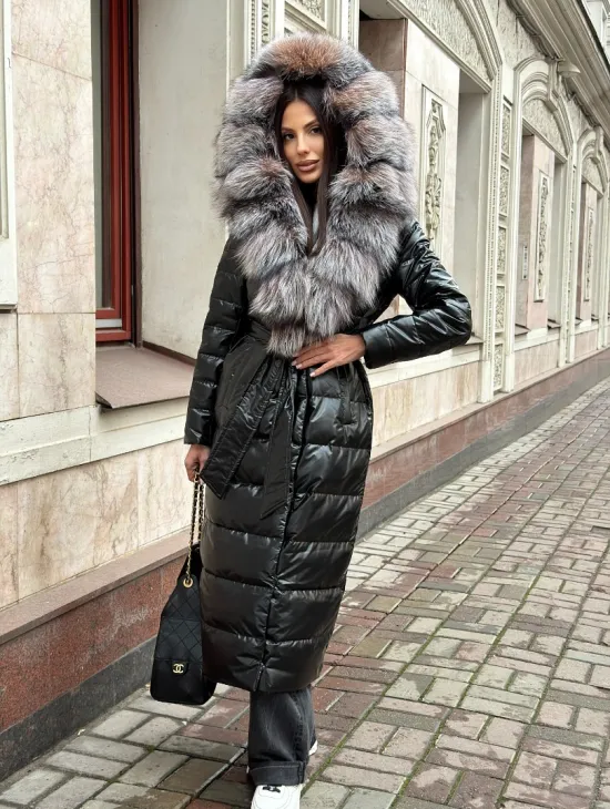 Чёрное пуховое пальто с меховым капюшоном из чернобурки - фото 16