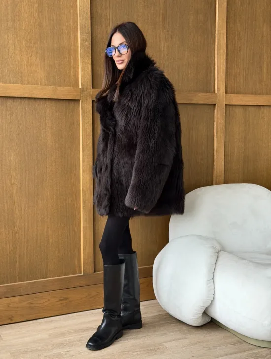 Двухсторонняя коричневая дубленка - фото 16