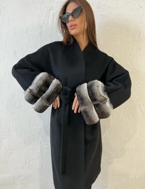 Пальто с мехом шиншиллы - цвет черный - фото 0