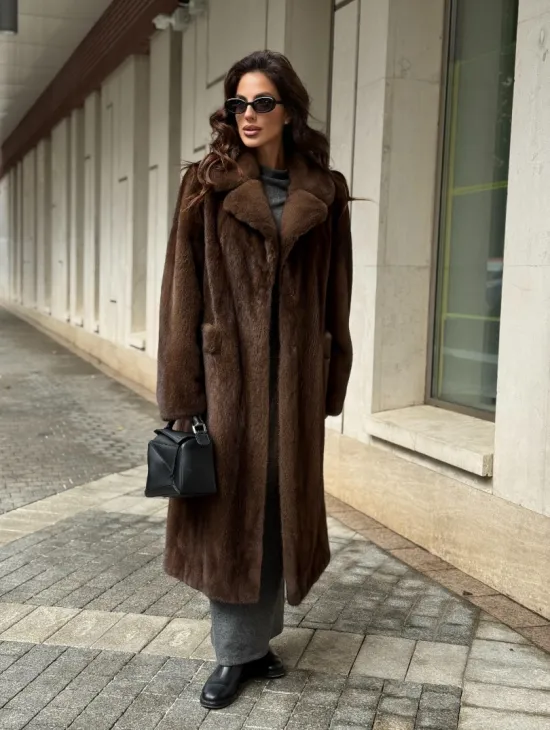 Шуба из меха норки в натуральном цвете под соболь - фото 9