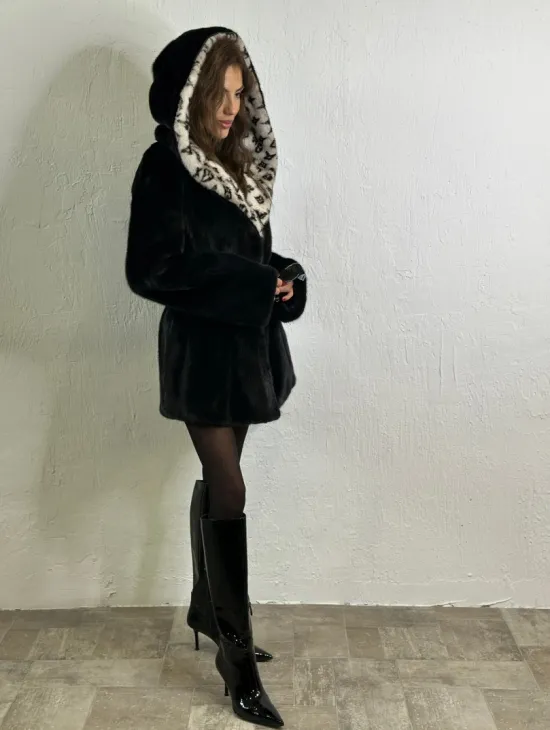 Черная норковая шуба, капюшон с принтом Louis Vuitton - фото 5