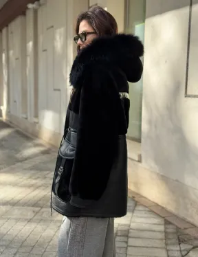 Черная дубленка с капюшоном - фото 7
