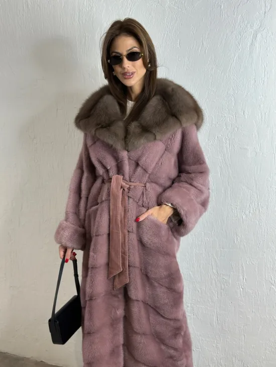 Норковая шуба с капюшоном из меха куницы - цвет пудра - фото 2