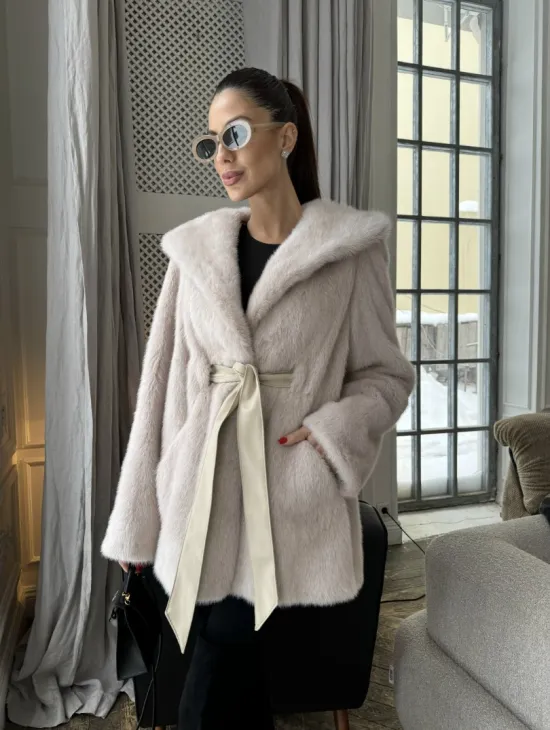 Норковая шуба с капюшоном под пояс - цвет пудра - фото 6