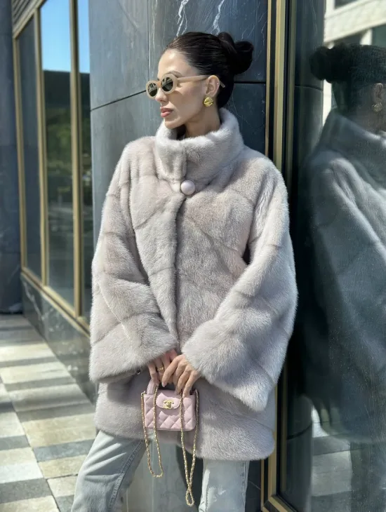 Норковая шуба в цвете нюд - фото 2